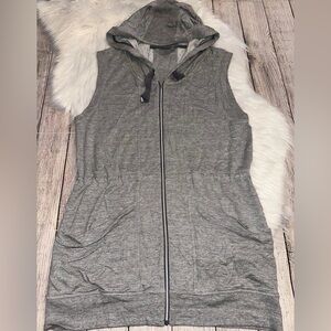 Athleta sleeveless top jacket size small